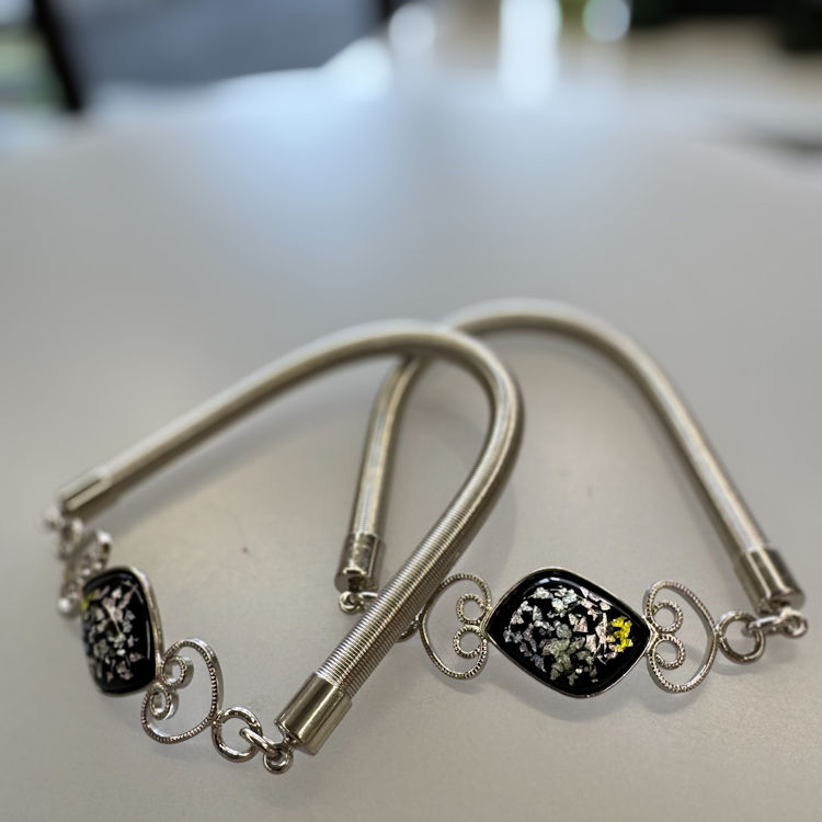 七宝焼アクセサリー　アームバンド　変形ひし形　カット銀箔